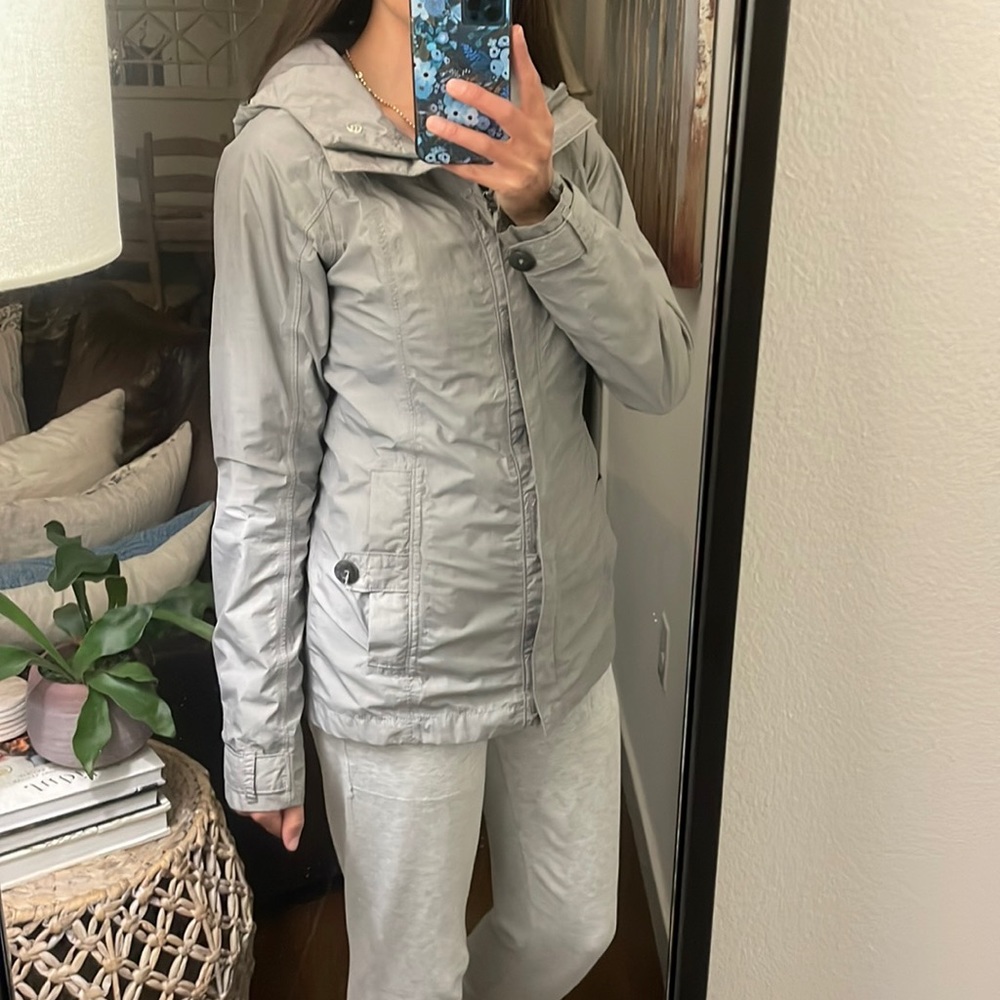 North Face women’s rain jacket. XS. Gray